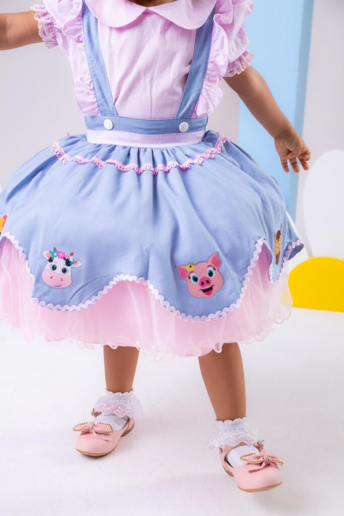 Conjunto Infantil Fazendinha Salopete Jeans e Blusa Xadrez
