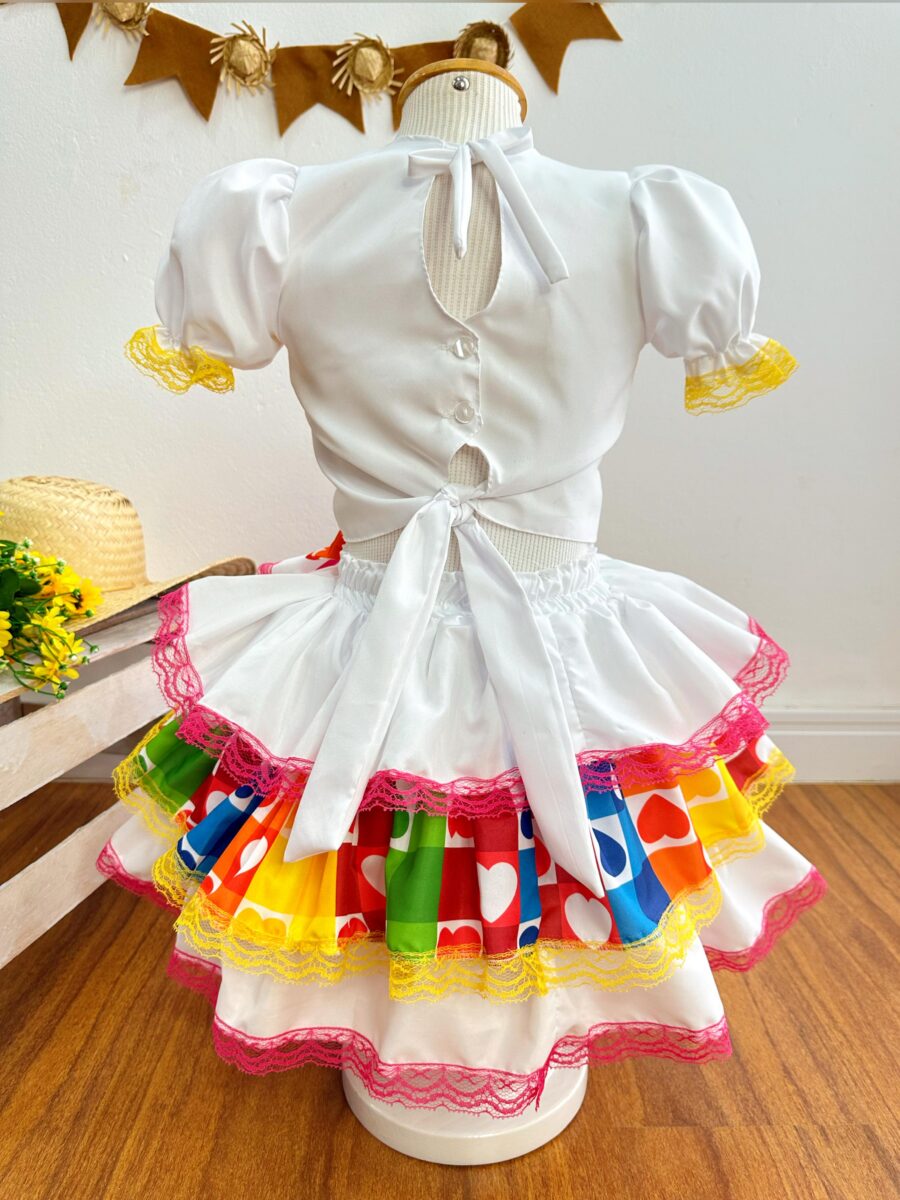 Conjunto Junino Infantil Cropped Branco e Mini Saia Colorida