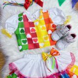 Conjunto Junino Infantil Cropped Branco e Mini Saia Colorida