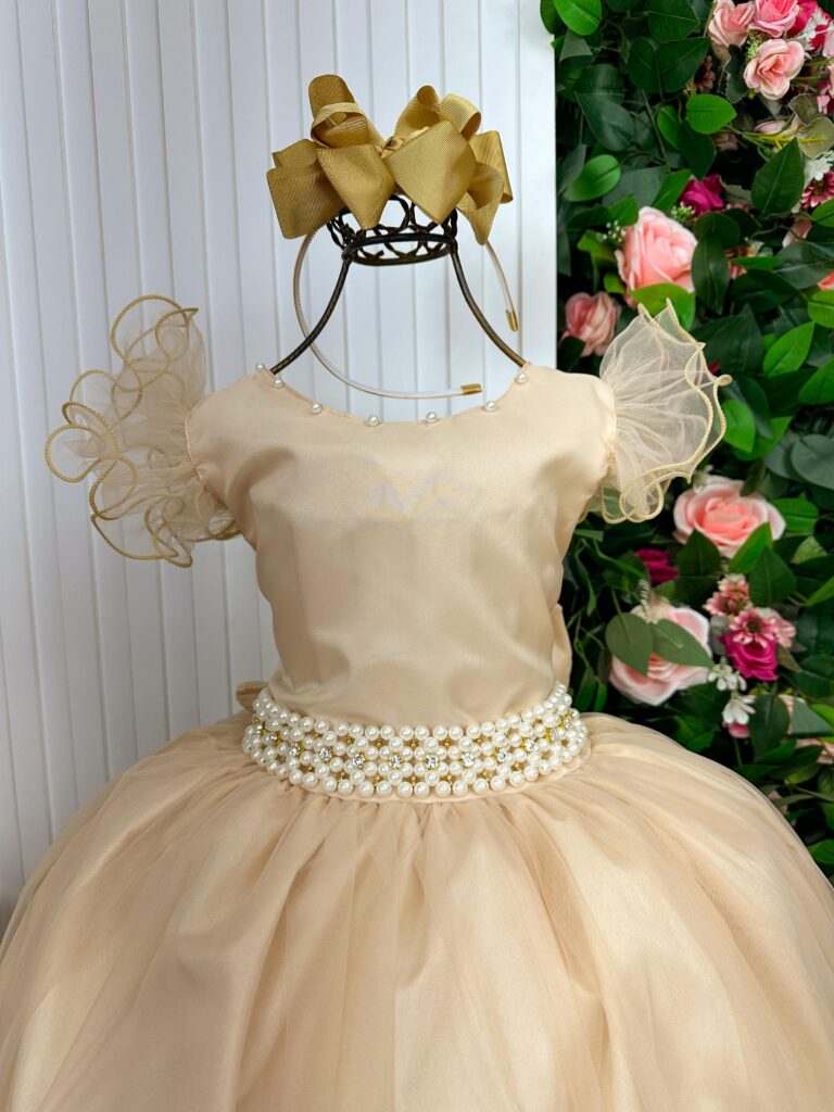 Vestido Longo Amanda Marie Dourado Tule e Cinto de Pérolas