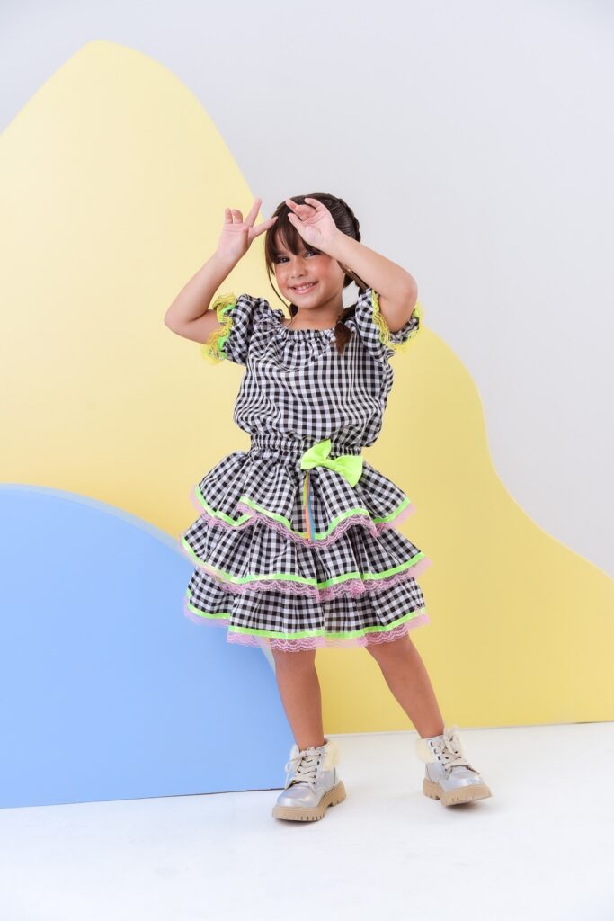 Conjunto Junino Infantil Cropped e Saia Xadrez Preto Luxo