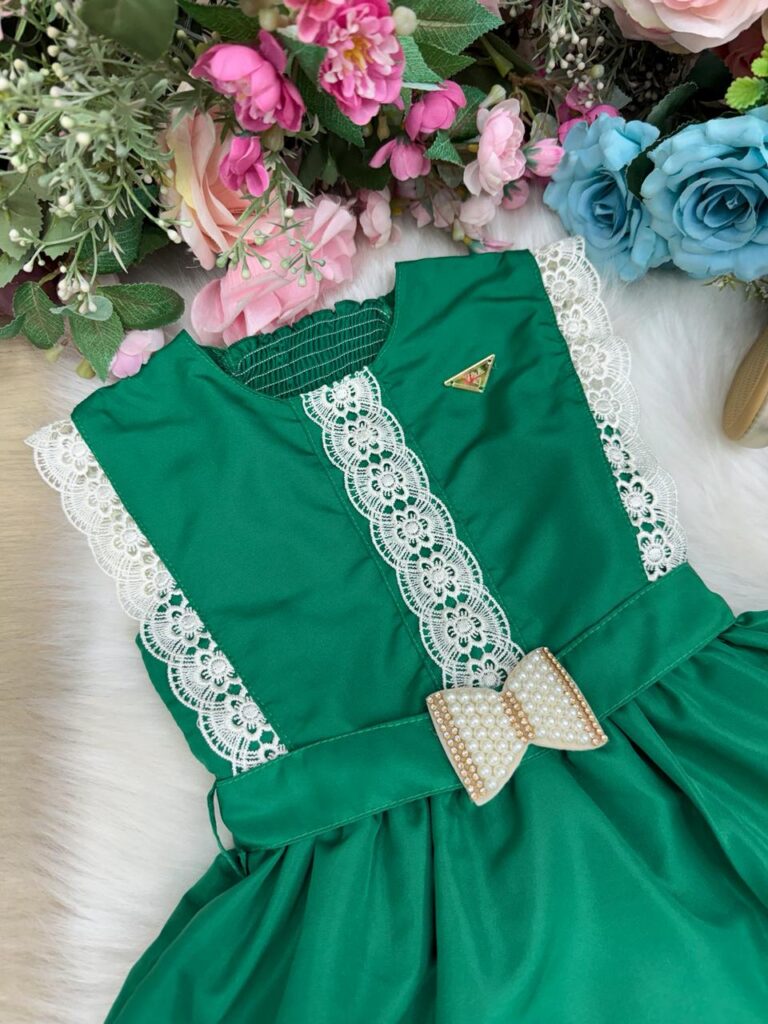 Vestido Infantil Blogueirinha Valeria Verde Renda e Pérolas