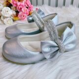 Sapato Infantil Prata Fosco Tiras com Strass e Laço
