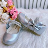 Sapato Infantil Prata Fosco Tiras com Strass e Laço