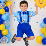 Conjunto Infantil Bolofofos Azul Short Suspensório e Camisa