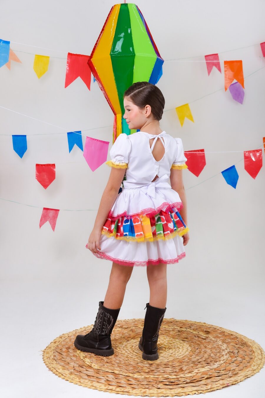 Conjunto Junino Infantil Cropped Branco e Mini Saia Colorida