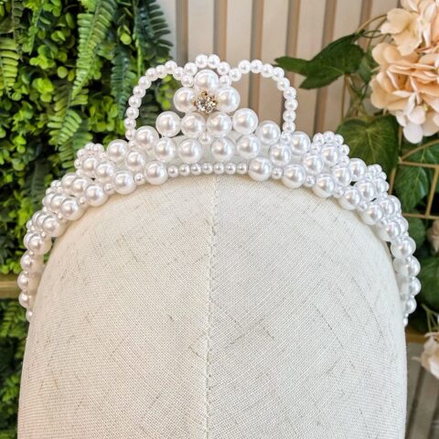 Coroa Infantil de Pérolas Brancas e Strass Princesa 28 cm