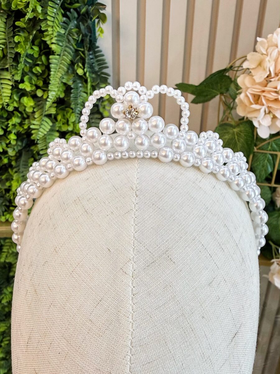 Coroa Infantil de Pérolas Brancas e Strass Princesa 28 cm